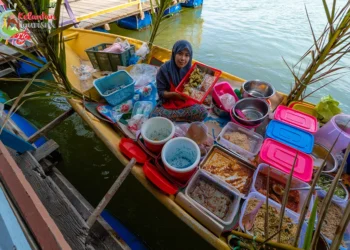 Pasar Terapung Kota Pengkalan Datu