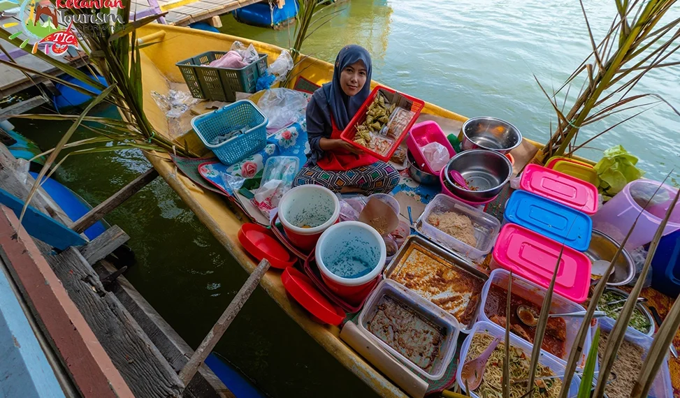 Pasar Terapung Kota Pengkalan Datu