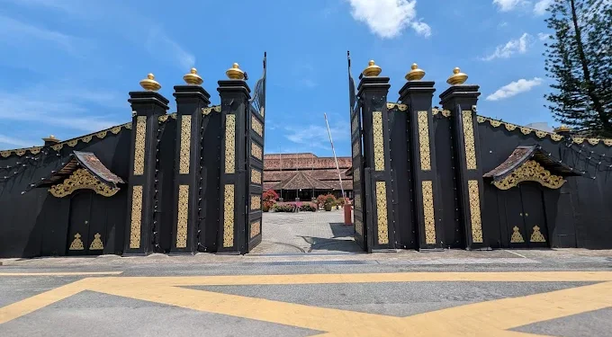 Istana Balai Besar: Jejak Diraja di Tengah Kota Bharu