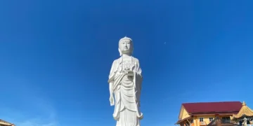 Wat Phothikyan Phutthaktham yang Memukau dengan Naga Gergasi
