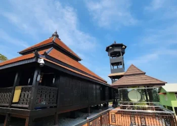 Keindahan Masjid Kampung Laut di Tumpat yang Menenangkan Jiwa