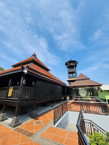 Keindahan Masjid Kampung Laut di Tumpat yang Menenangkan Jiwa