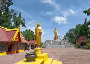Keunikan Wat Phikulthong Vararam yang Memukau