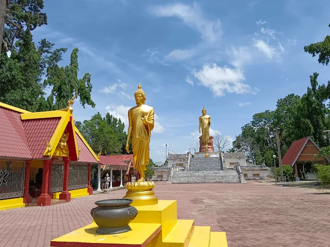 Keunikan Wat Phikulthong Vararam yang Memukau